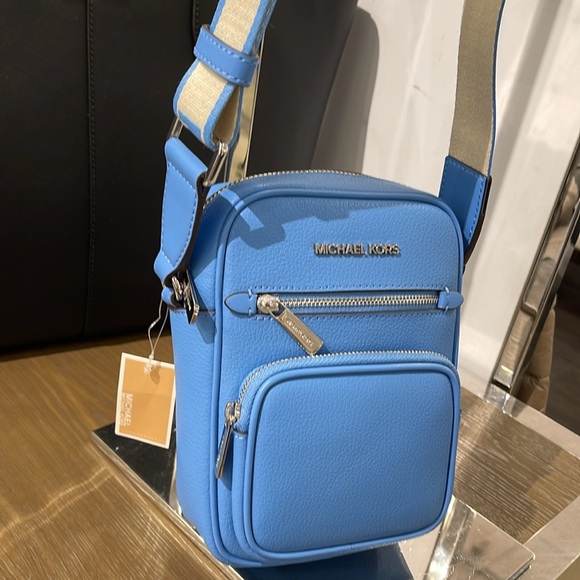 MICHAEL KORS Jet Set Medium Leather Crossbody Bag Flight
Sth Pacific
NWT - Picture 12 of 16